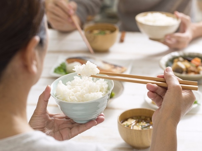 Trong bữa cơm, nhận ra ai là kẻ tiểu nhân ai là người quân tử, cách ăn nói lên tính cách và số phận