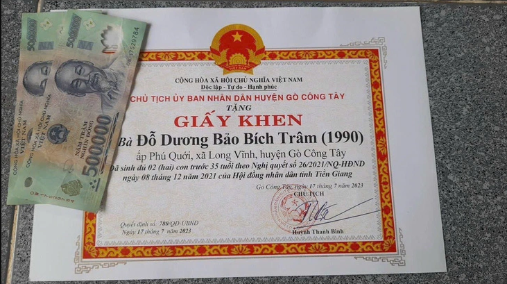 Thực hư phụ nữ Tiền Giang được khen vì sinh đủ 2 con trước 35 tuổi