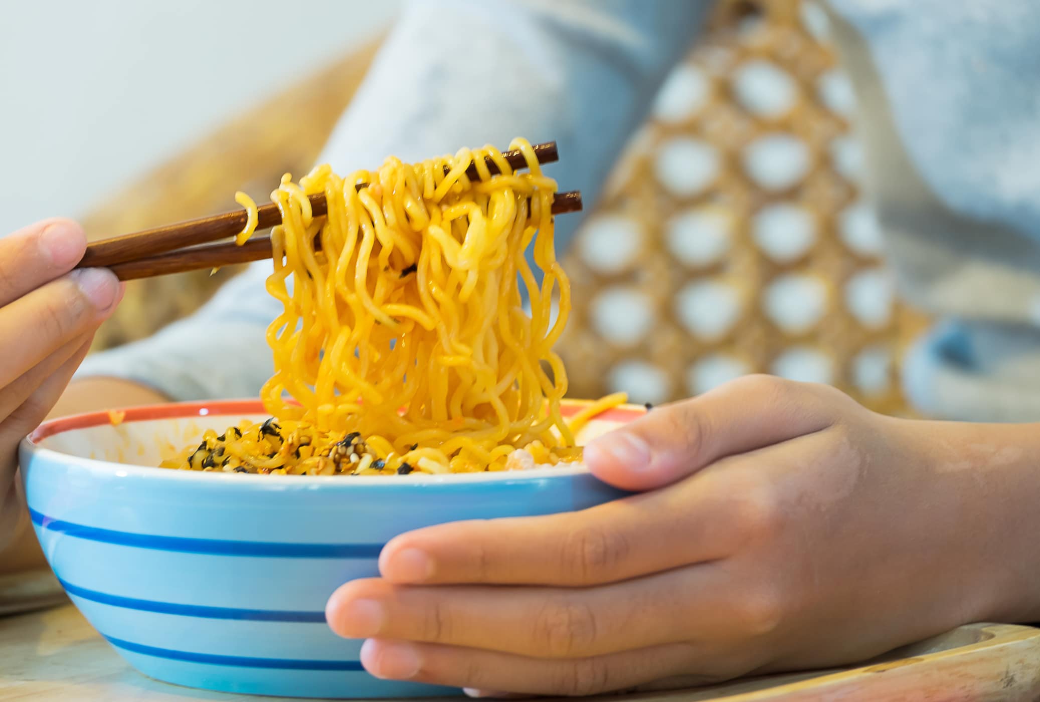 Những người không nên ăn mì tôm dù thèm đến mấy