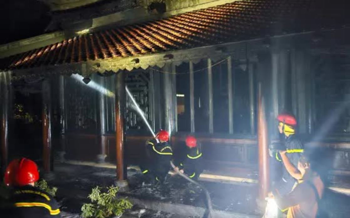 Cháy lớn chùa Thuyền Lâm (TP Huế) trong đêm, nhiều đồ đạc bị thiêu rụi