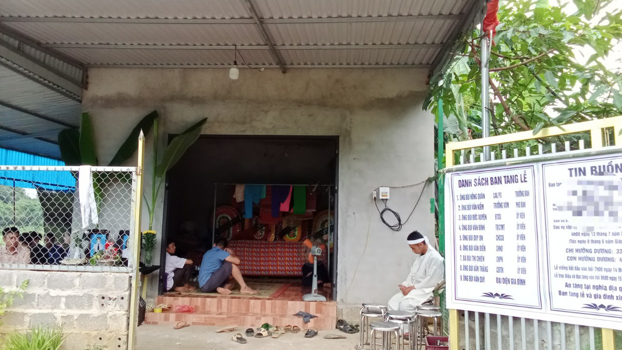 Sạt lở ở Hà Giang: Thắt lòng nhìn tấm cáo phó ghi tên 2 mẹ con