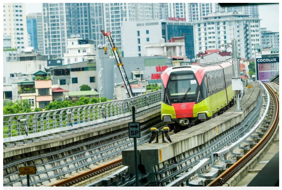 Người dân Hà Nội chính thức được đi tuyến metro gần 35.000 tỷ đồng sau 14 năm chờ đợi