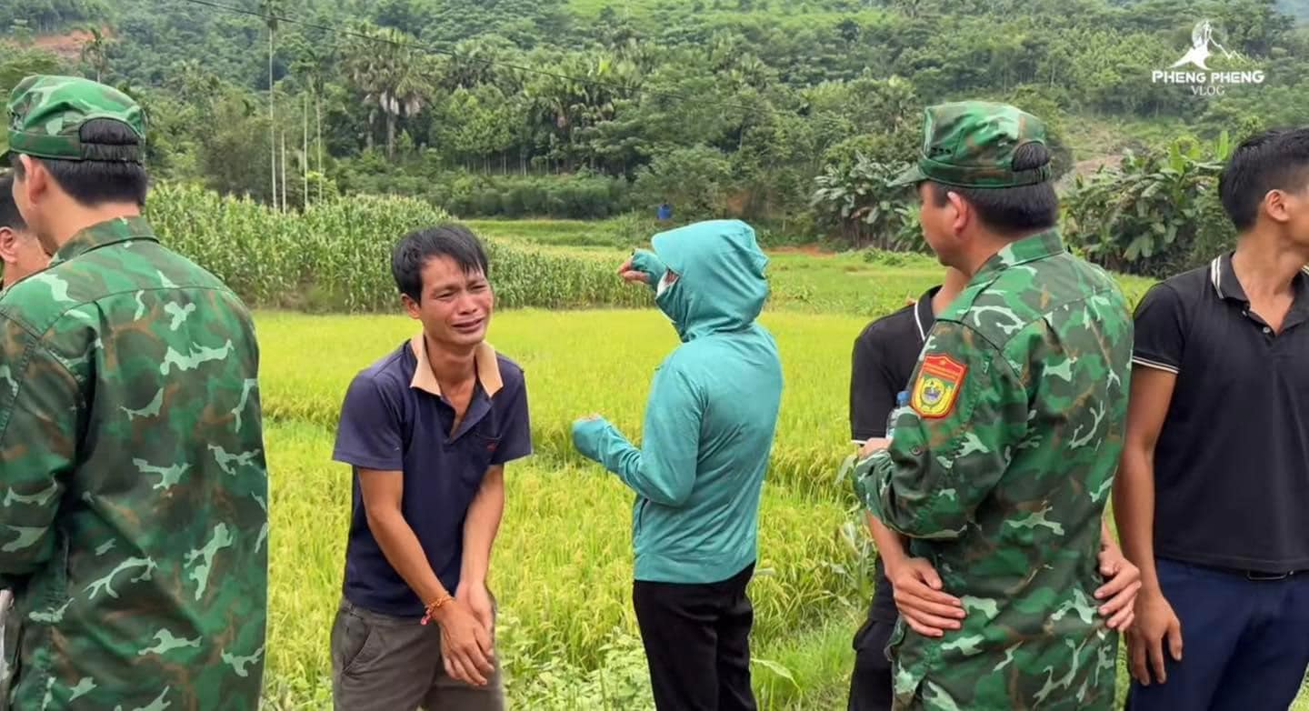 Thương hơn chữ thương: Anh Thới đã khóc khi chia tay các chiến sĩ rời Làng Nủ