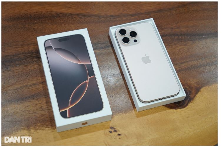 iPhone 16 Pro Max xách tay về Việt Nam, giá 79 triệu đồng