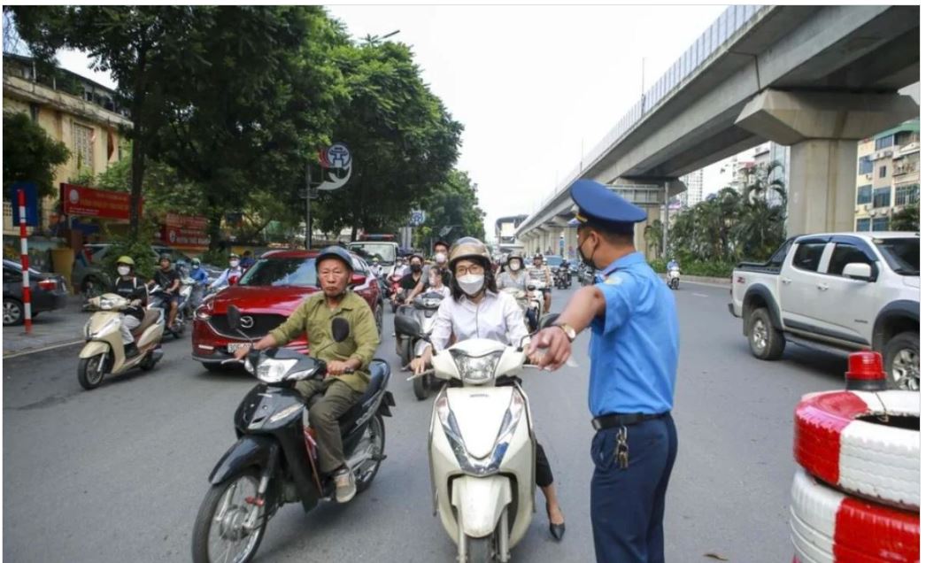 Phạt tiền xe máy chở 2 người từ năm 2025