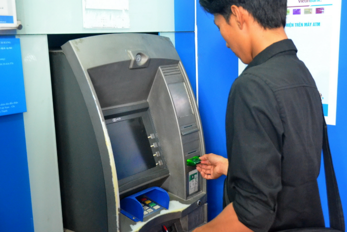 Kể từ bây giờ: Rút tiền tại ATM có 3 thay đổi lớn, ai không nắm rõ dễ bị dừng giao dịch