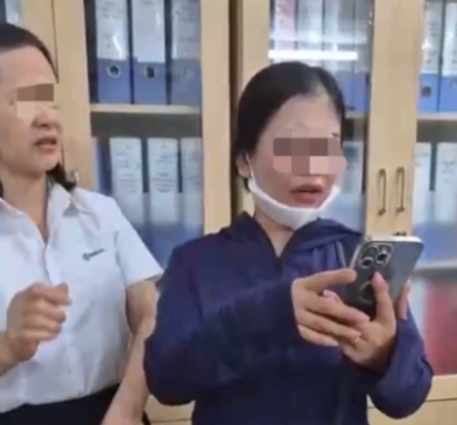 Nữ giáo viên bật khóc nức nở vì tài khoản ‘bốc hơi’ gần 1,5 tỷ khi cài app