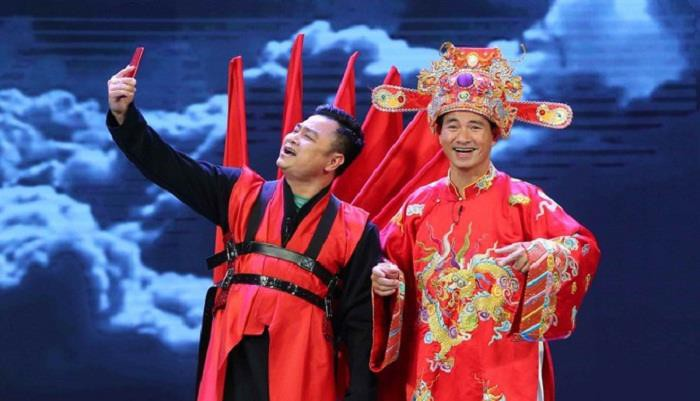 Tự Long nhớ thời Xuân Bắc chưa lên chức: “Xưa làm giám đốc, còn được diễn cùng nhau”