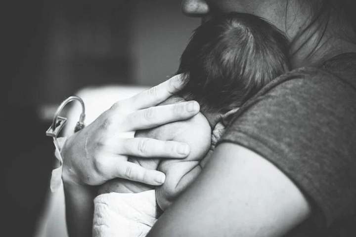 Dân mạng đau xót chuyện em bé tuvong sau khi sinh m: ổ sớm để trúng ‘ngày đẹp’