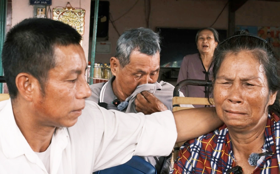 Người đàn ông nghèo cưu mang ‘vợ nhặt’ 11 năm: ‘Tôi muốn ra quê thăm nhưng không dám, mình lấy tư cách gì?’