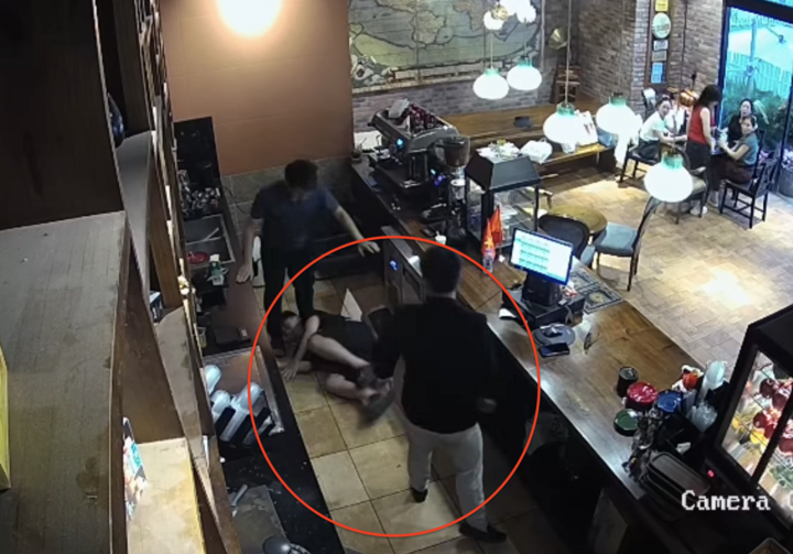 Xác minh nhân viên quán cà phê bị khách hanh:hung vì nhắc không hút thuốc lá