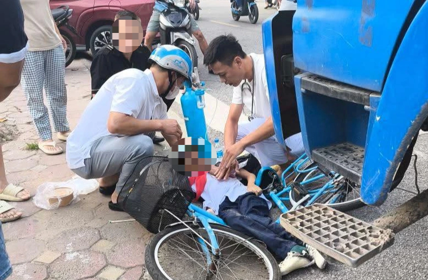 Hà Nội: Nam sinh lớp 6 tuvong trước đầu xe tải