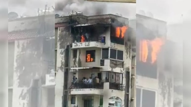 Nh: ảy từ tầng 9 của tòa nhà đang cháy, 3 bố con tuvong