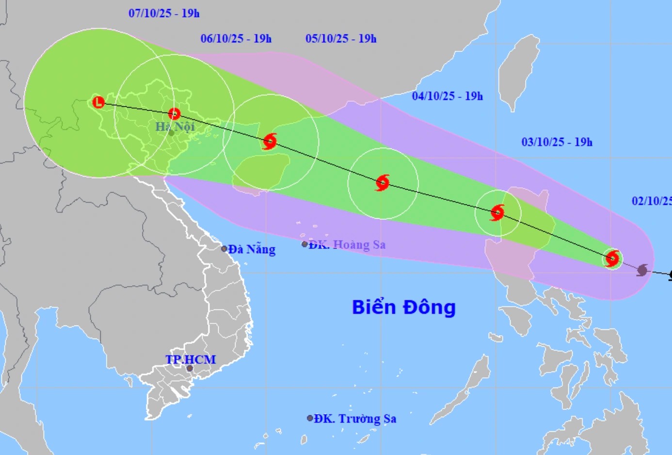 Bão Matmo di chuyển nhanh, liên tục tăng cấp
