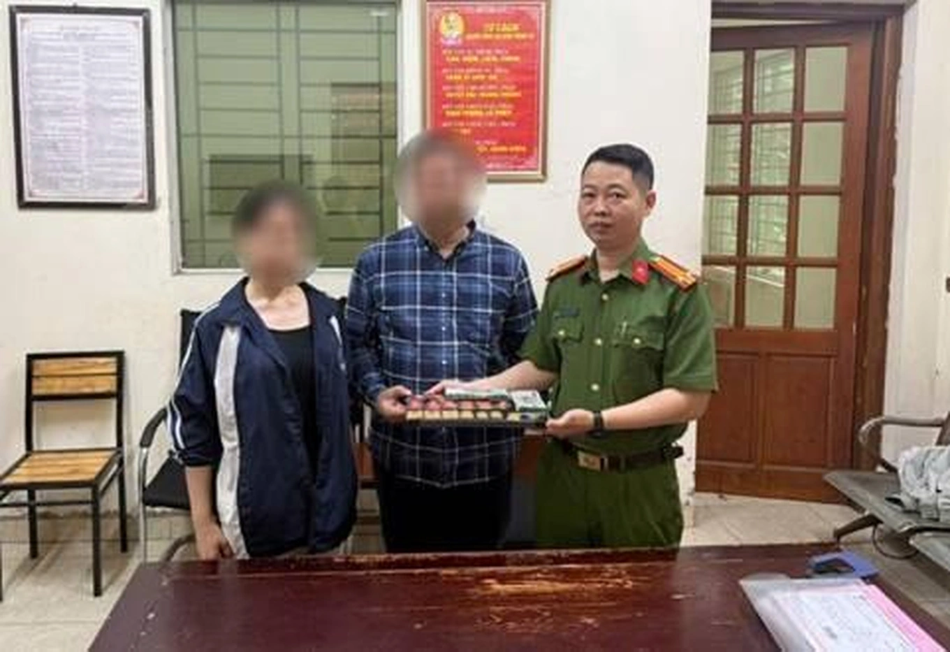 Cô gái bị công an rởm thao túng, ép phá két của gia đình lấy hơn 130 triệu đồng và 18 chỉ vàng