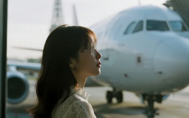Nữ tiếp viên hàng không 29 tuổi qua đời vì H-I-V, nguồn lây nhiễm khiến nhiều người ngỡ ngàng