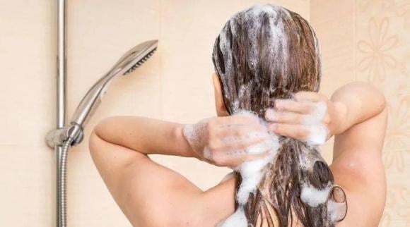 Nên tắm hay gội đầu trước? Làm ngược có thể rước bệnh, nguy hiểm đến tính mạng