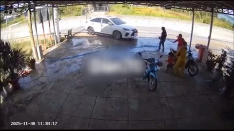 Clip vụ người đàn ông lao ô tô vào nhà chị ruột, khiến em gái tử vong, nguyên nhân là gì?