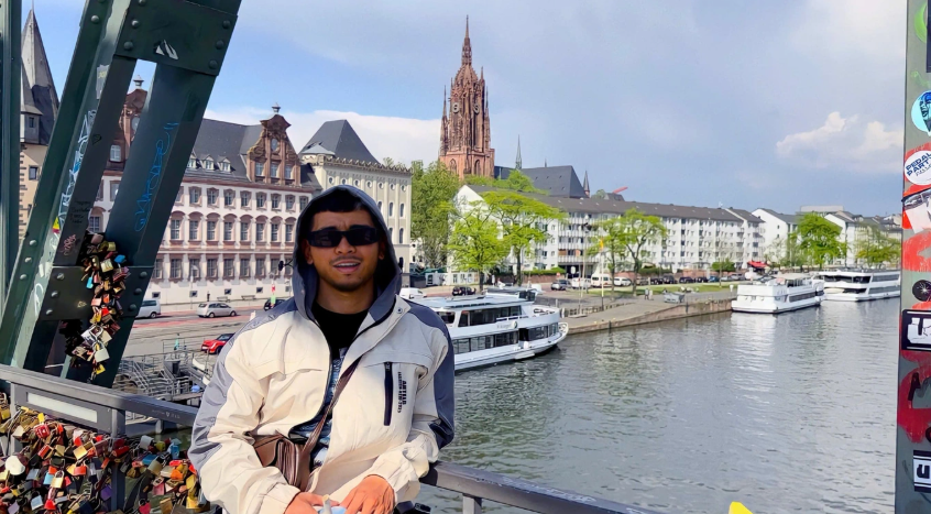 Chàng trai 9X Việt Nam đi 100 nước trong 2 năm, lập kỷ lục Guinness