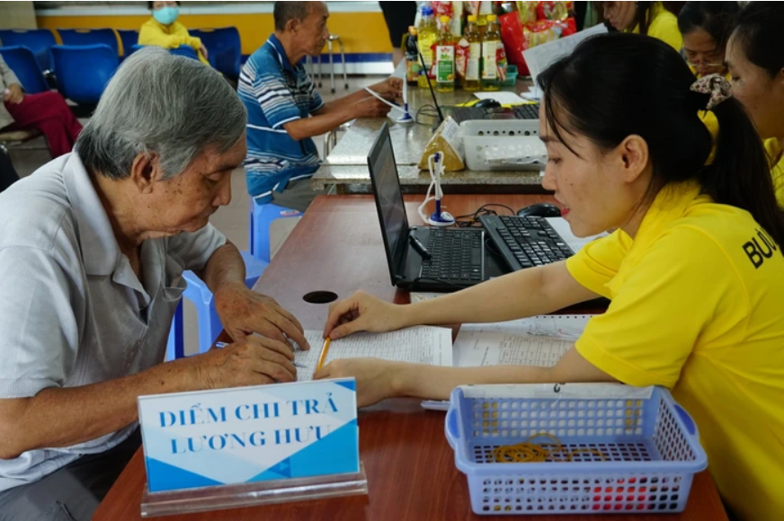 Đóng BHXH đủ 24 năm, được hưởng lương hưu hằng tháng