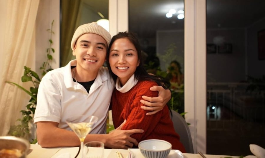 H’Hen Niê xin lỗi và khủng hoảng từ ly cà phê