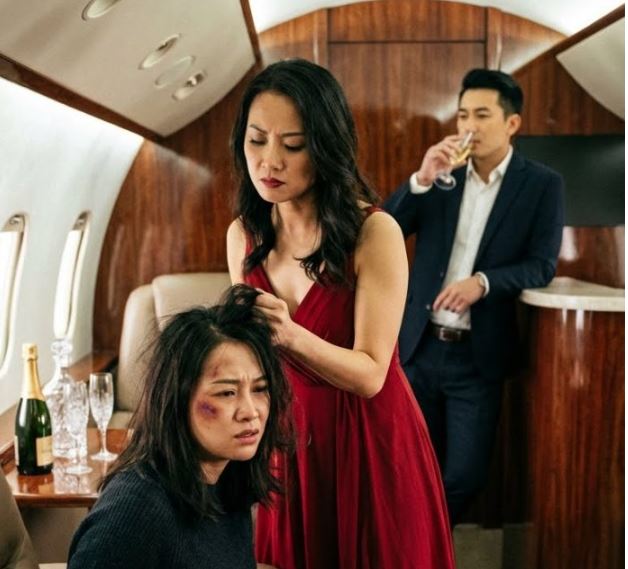 Chồng để mặc tình nhân túm tóc người vợ mangthai trên chuyên cơ - nhưng người anh trai tỷ phú đã khiến họ phải trả giá đắt